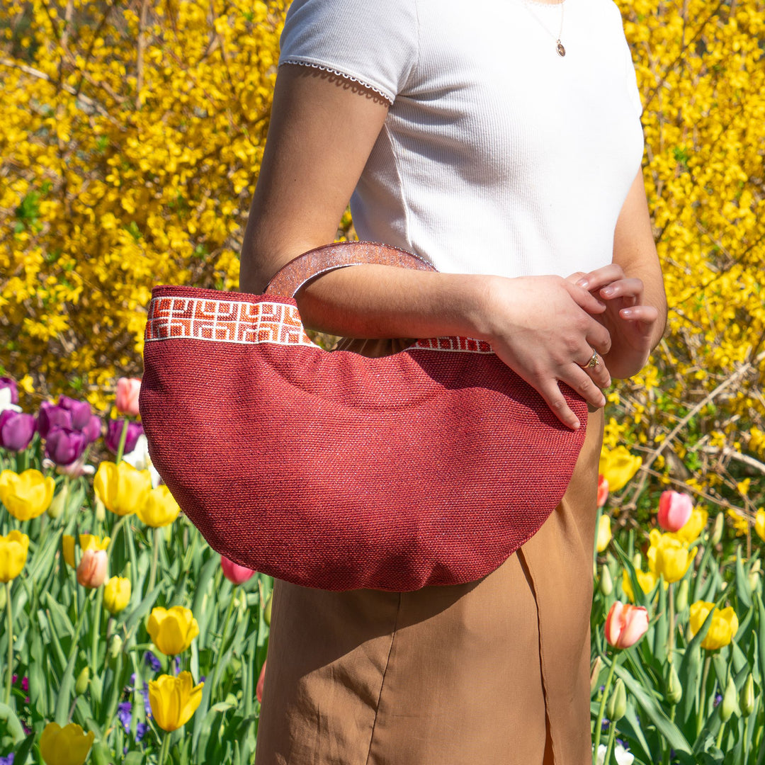 HALF MOON Clutch in Red