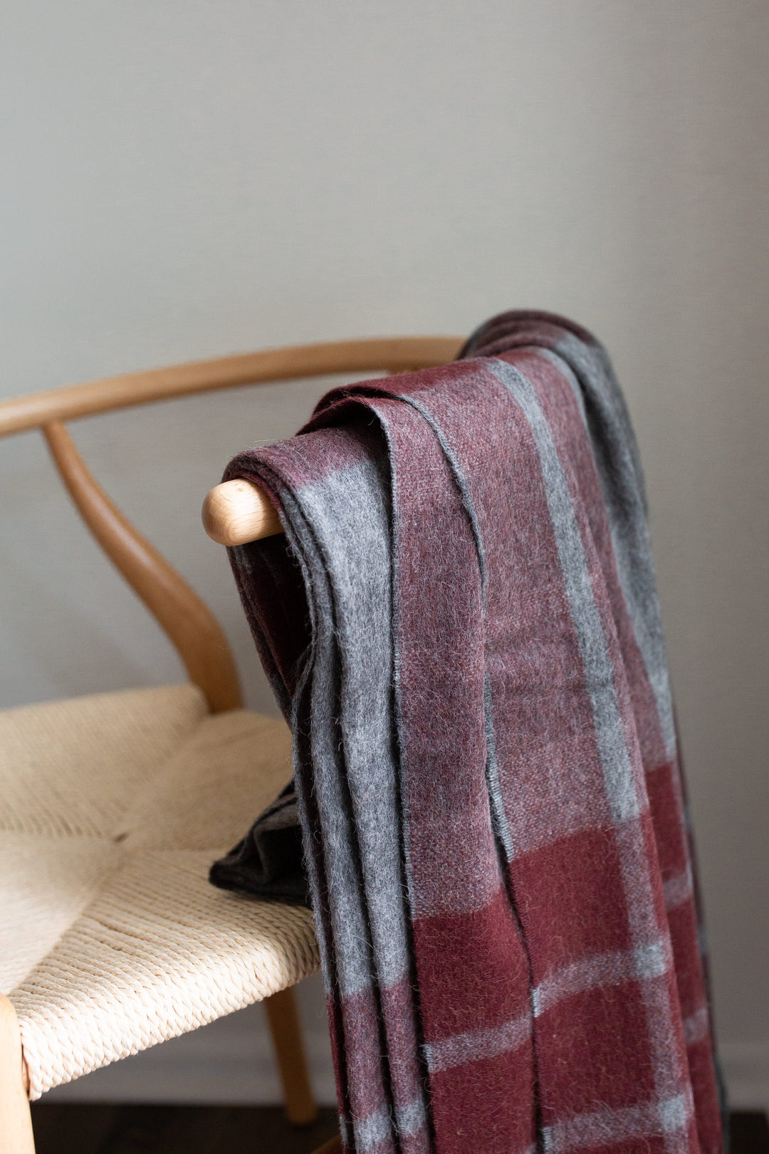 ESTANCIA Alpaca Blend Throw | Grey Wine