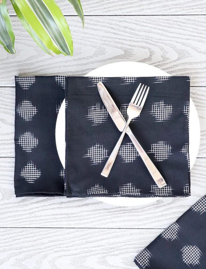 BLACK CIRCLES Cloth Napkins | Set of 4