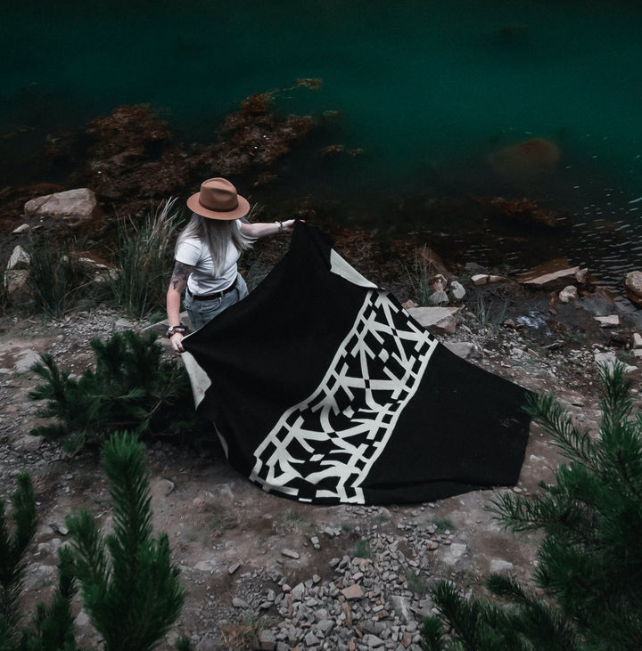 DESTINO Blanket | Natural Black