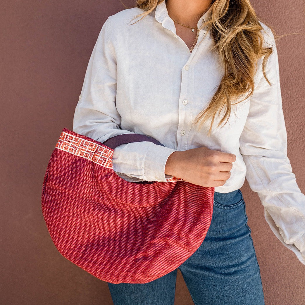 HALF MOON Clutch in Red