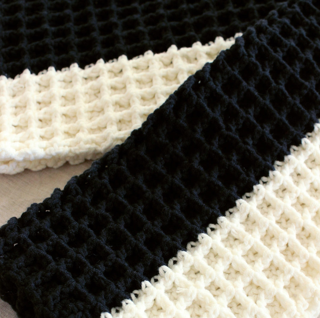 WAFFLE Crochet Scarf | Black & Off White