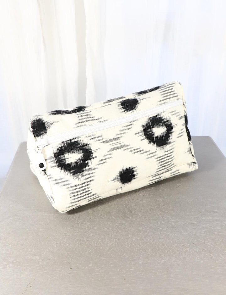 WHITE & BLACK Toiletry Bag