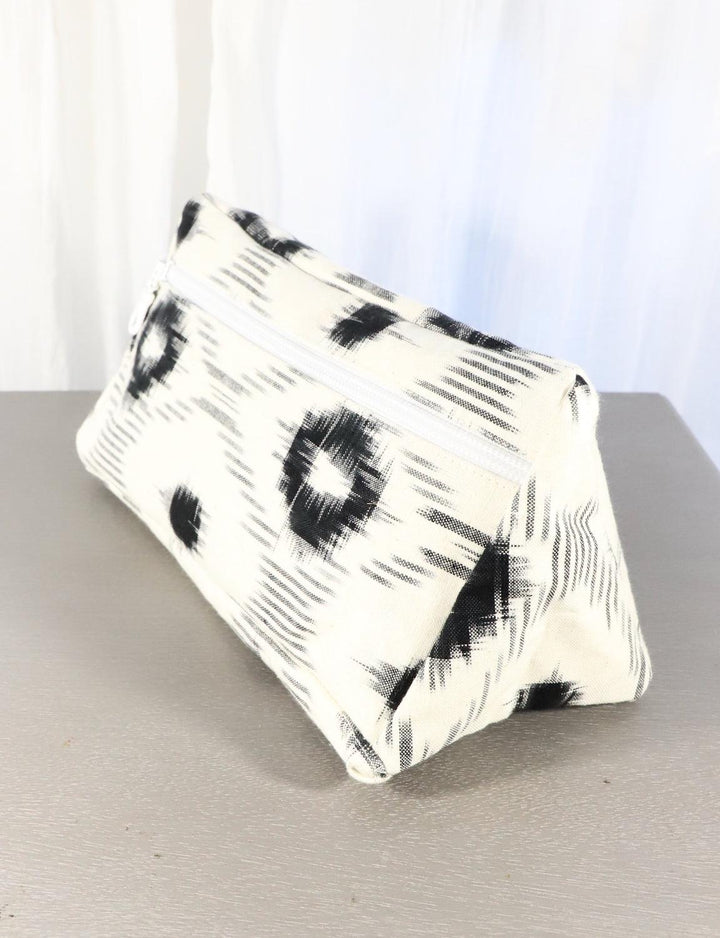 WHITE & BLACK Toiletry Bag