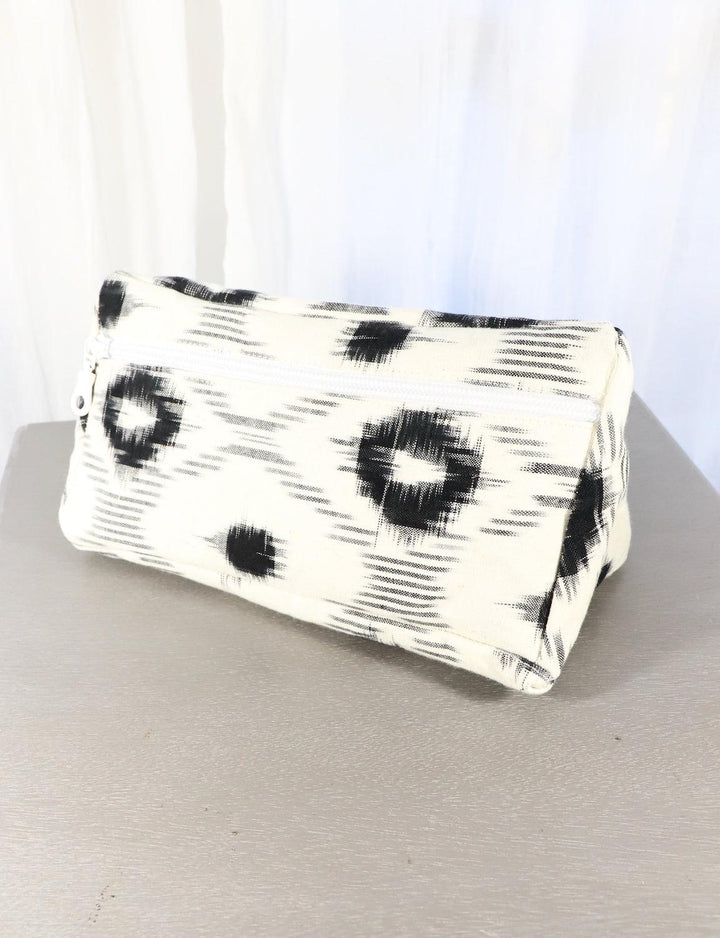 WHITE & BLACK Toiletry Bag